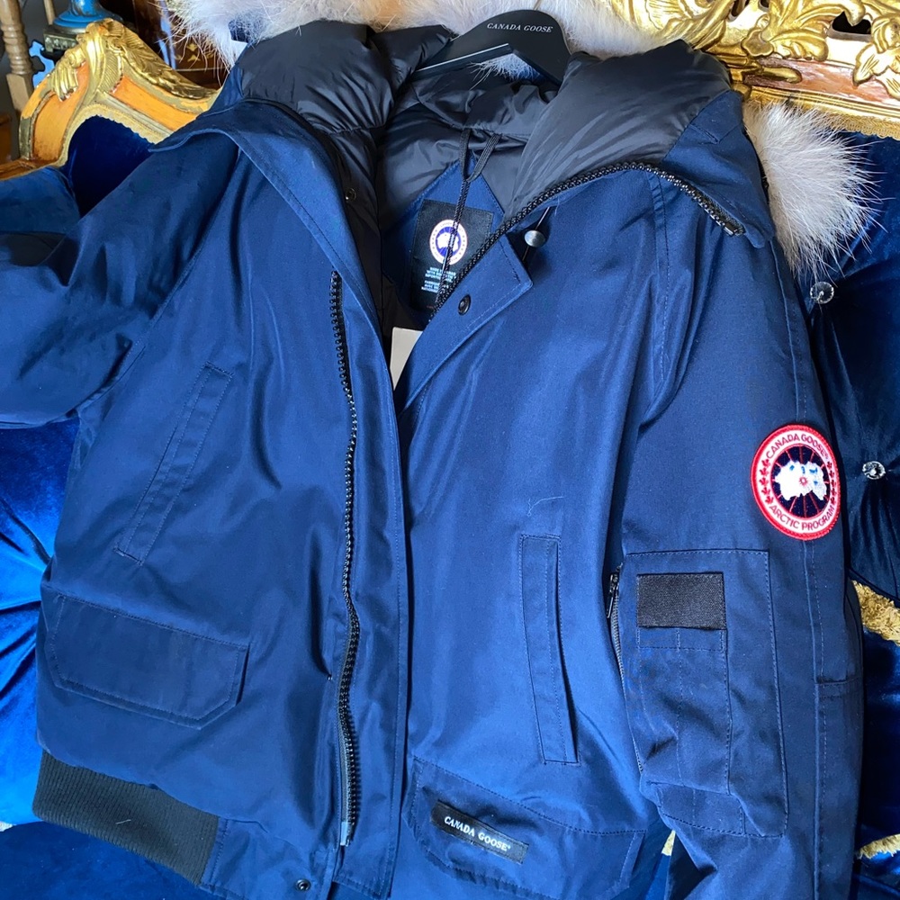 Extra large men’s bomber, Canada, goose jacket weird once or twice just like new